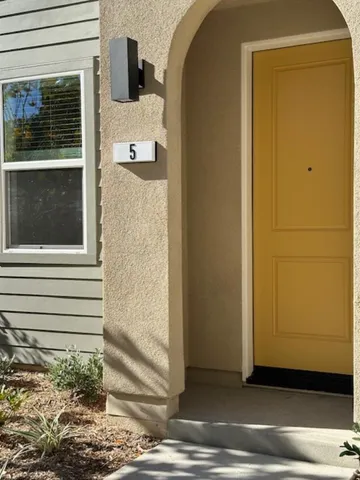 $3,075 | 9423 Sepulveda Boulevard, Unit 5, North Hills, CA 91343