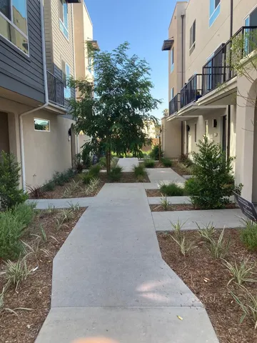 $3,075 | 9423 Sepulveda Boulevard, Unit 5, North Hills, CA 91343