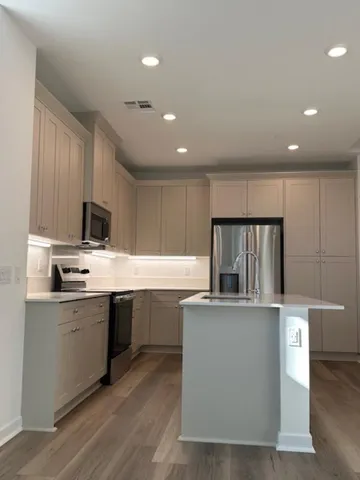 $3,075 | 9423 Sepulveda Boulevard, Unit 5, North Hills, CA 91343