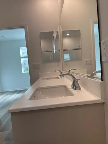 $3,075 | 9423 Sepulveda Boulevard, Unit 5, North Hills, CA 91343