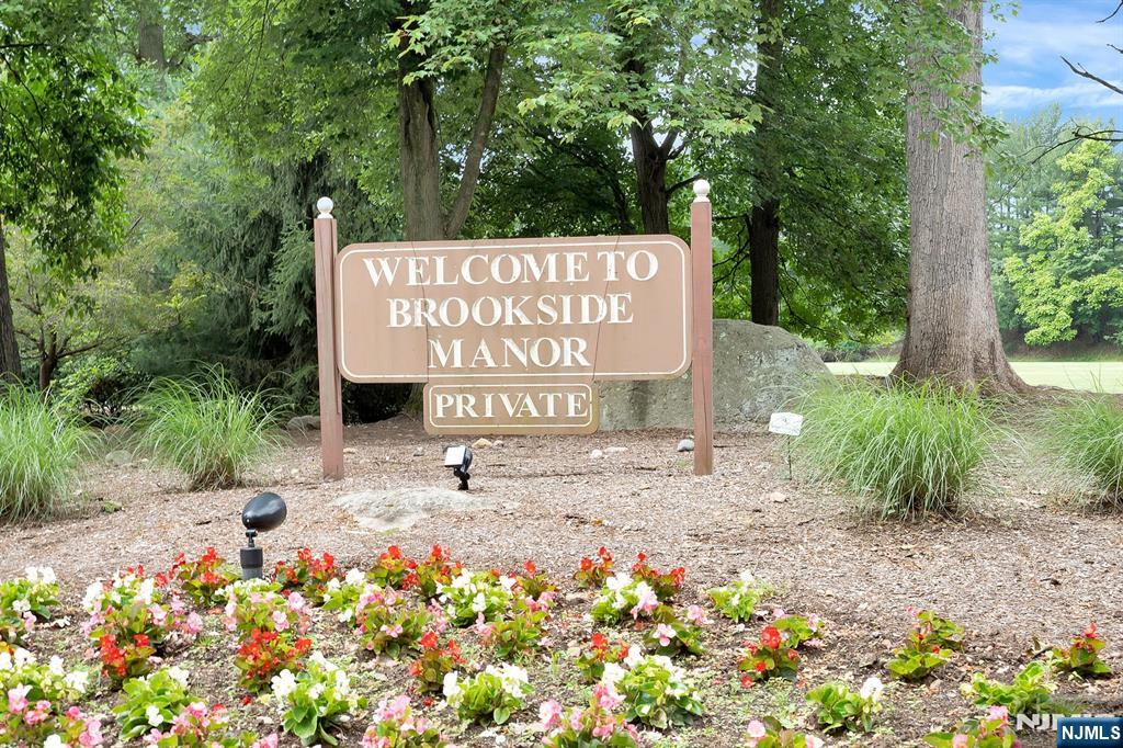 12 Sandburg Court Mahwah, NJ 07430 - Photo 2 of 33 a sign on the side of the road