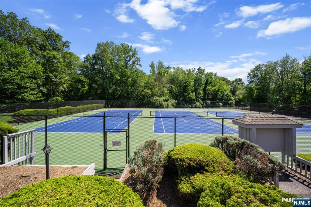 12 Sandburg Court Mahwah, NJ 07430 - Photo 31 of 33