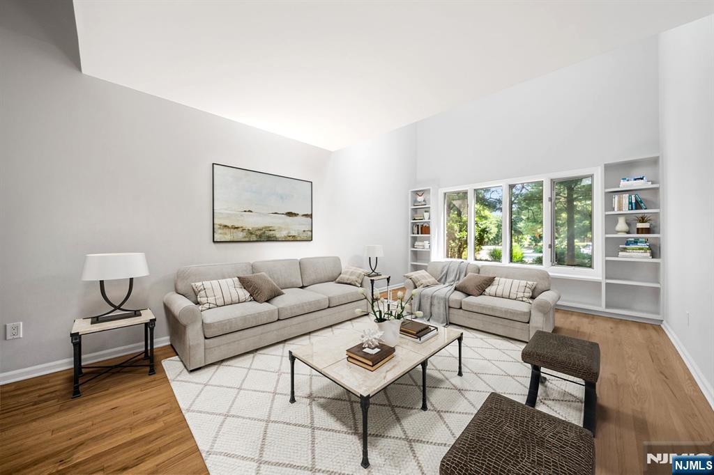 12 Sandburg Court Mahwah, NJ 07430 - Photo 4 of 33