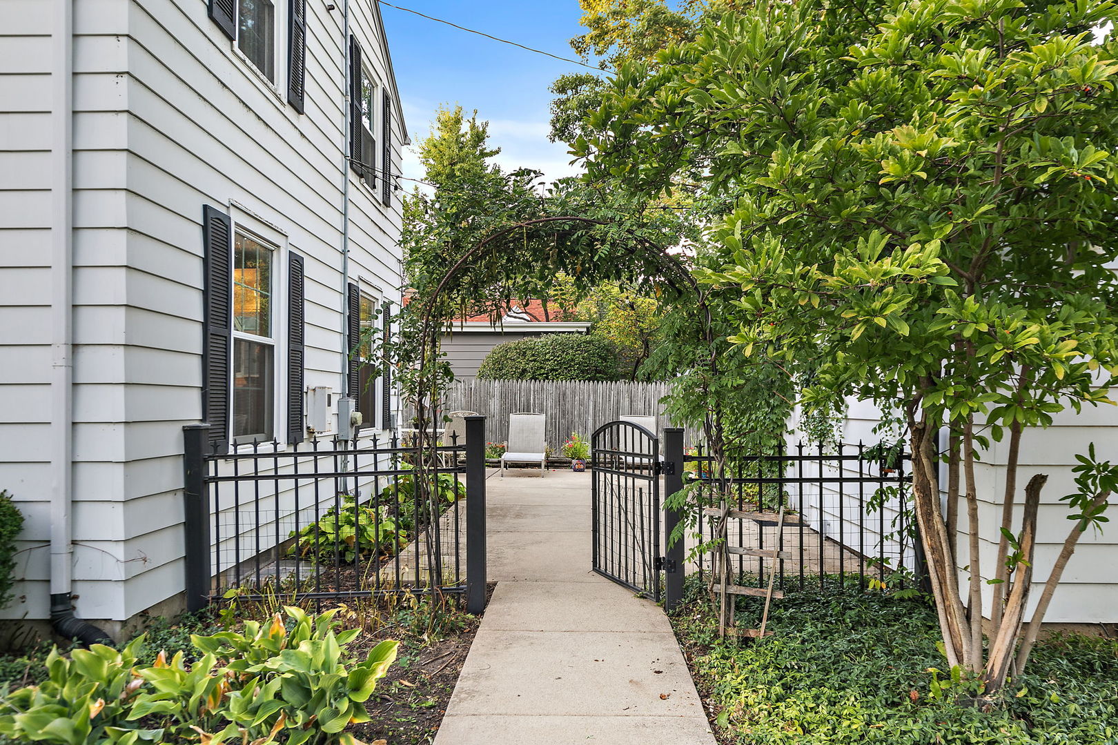 420 Gray Street St. Charles, IL 60174 - Photo 5 of 38
