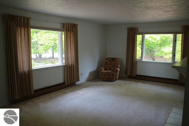 10880 Thiel Road Traverse City, MI 49685 - Photo 13 of 17 1737935-12.JPG