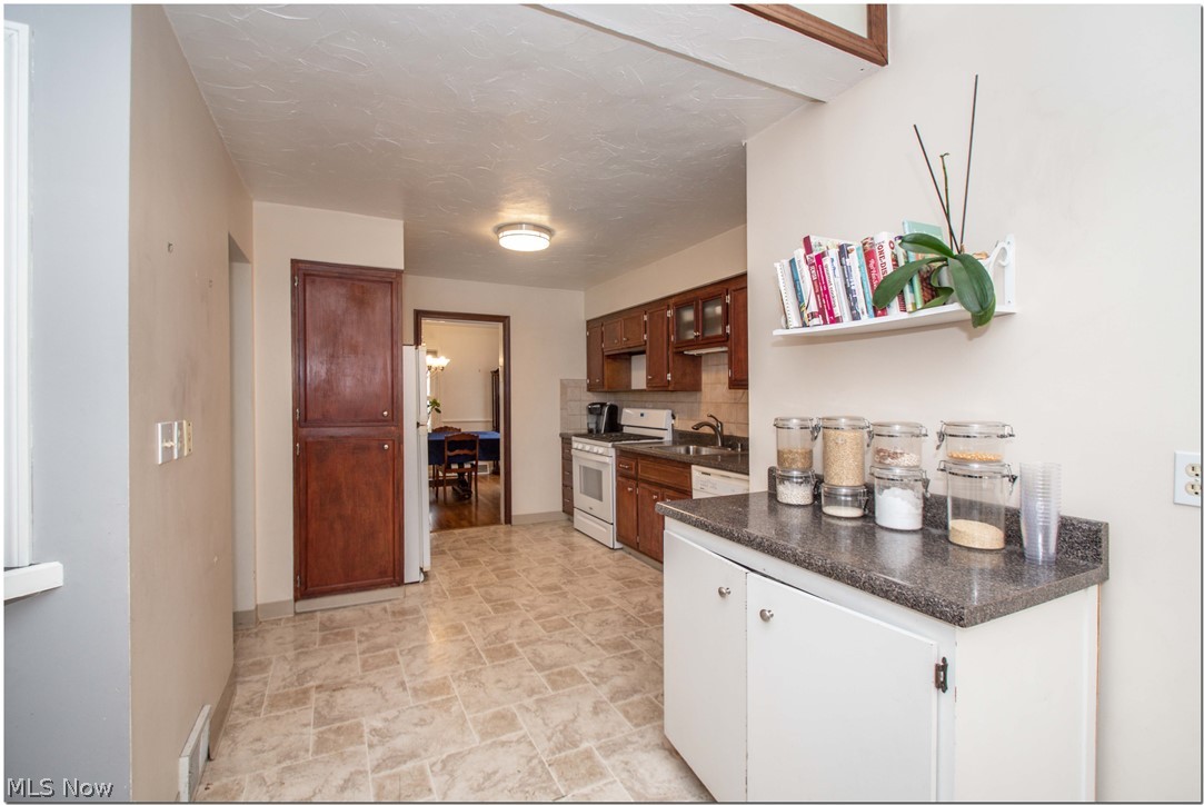 2505 Laurelhurst Road Cleveland, OH 44118 - Photo 8 of 25 Gallery Image 8