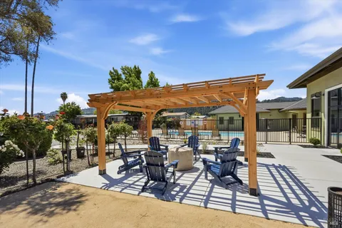 $193,900 | 34 Magnolia Drive, Calistoga, CA 94515