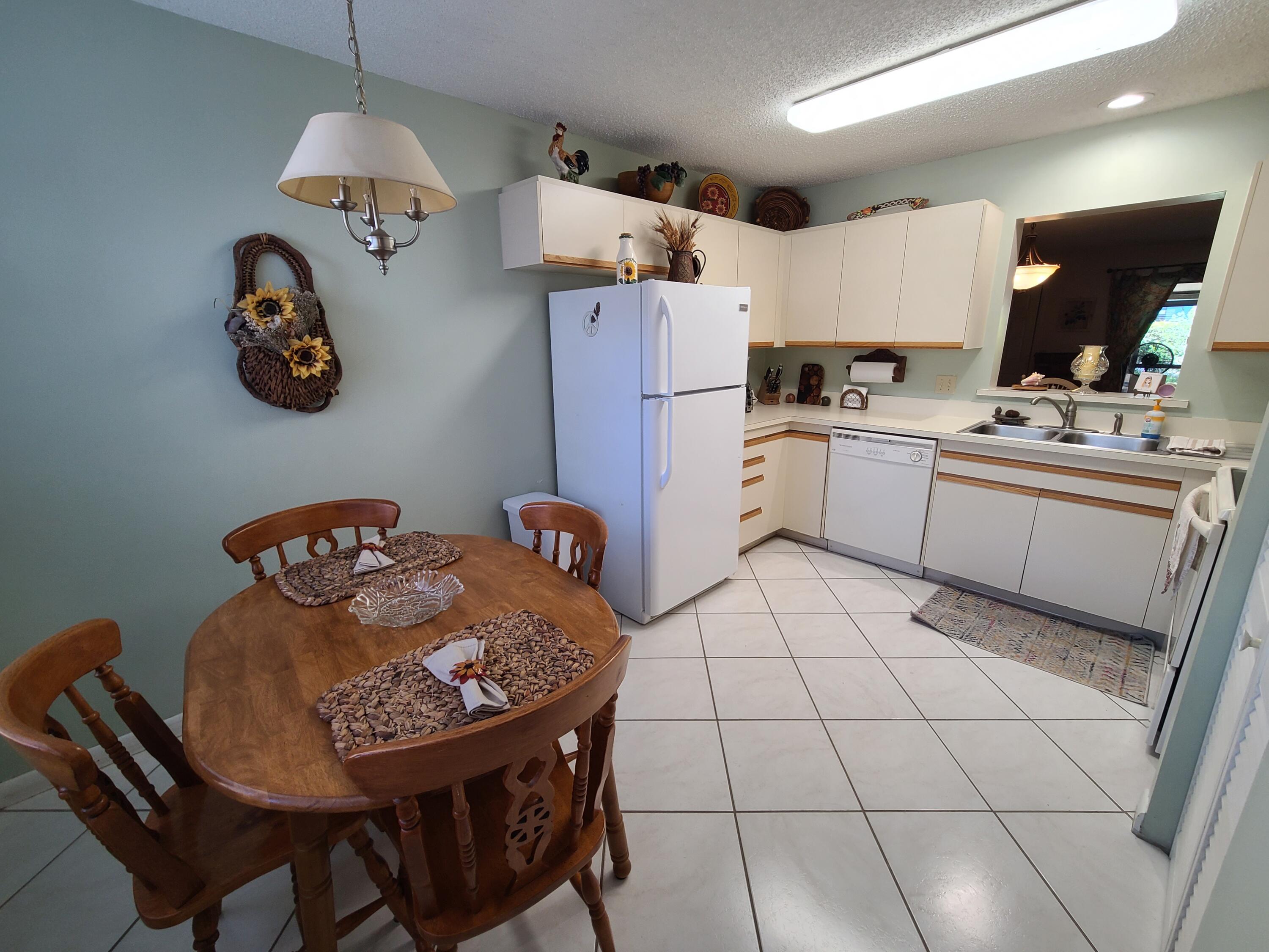 2090 Colonial Road, Unit 2 Fort Pierce, FL 34950 - Photo 4 of 25 20220723_142313