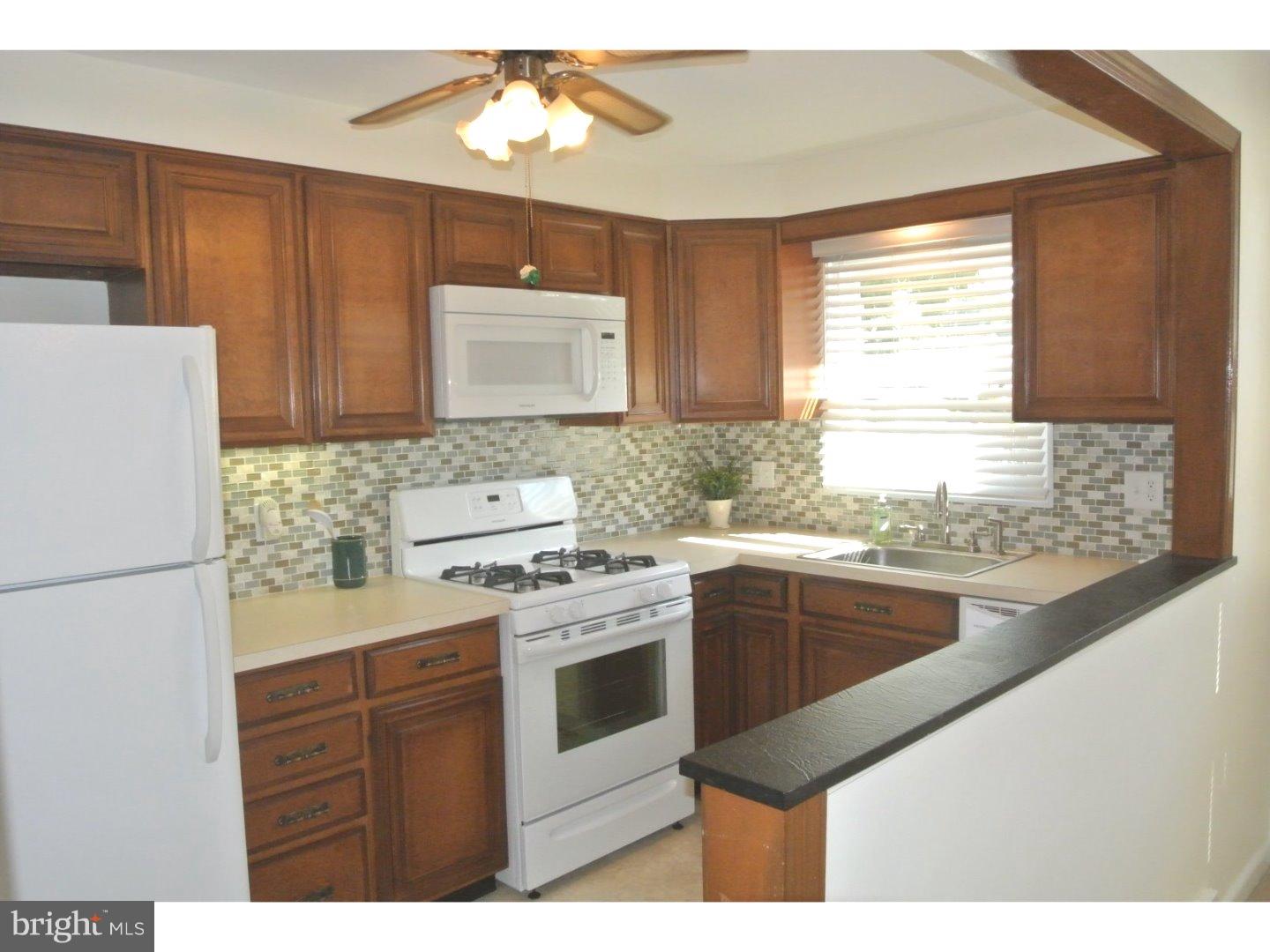 3425 Decatur Street Philadelphia, PA 19136 - Photo 8 of 25 Kitchen