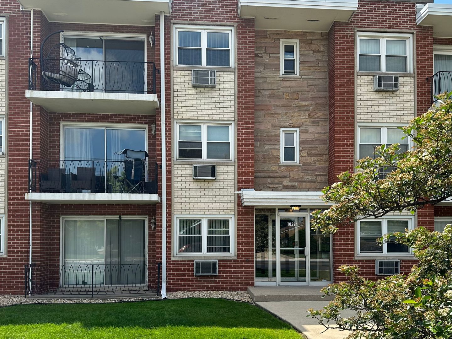 10524 South Pulaski Road, Unit 2SE Oak Lawn, IL 60453 - Photo 1 of 19 Gallery Image 1