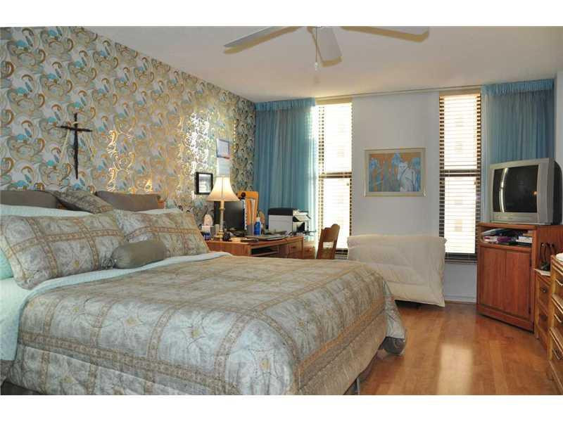 1000 South Ocean Boulevard, Unit 6F Pompano Beach, FL 33062 - Photo 11 of 33 Exterior Front