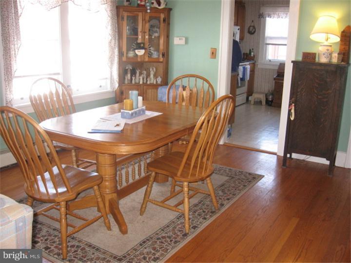 25 Walnut Road Wallingford, PA 19086 - Photo 4 of 17 Dining Room