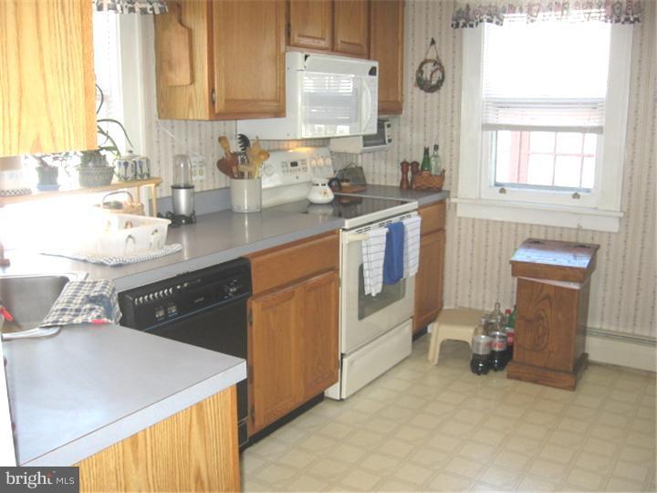25 Walnut Road Wallingford, PA 19086 - Photo 5 of 17 Kitchen