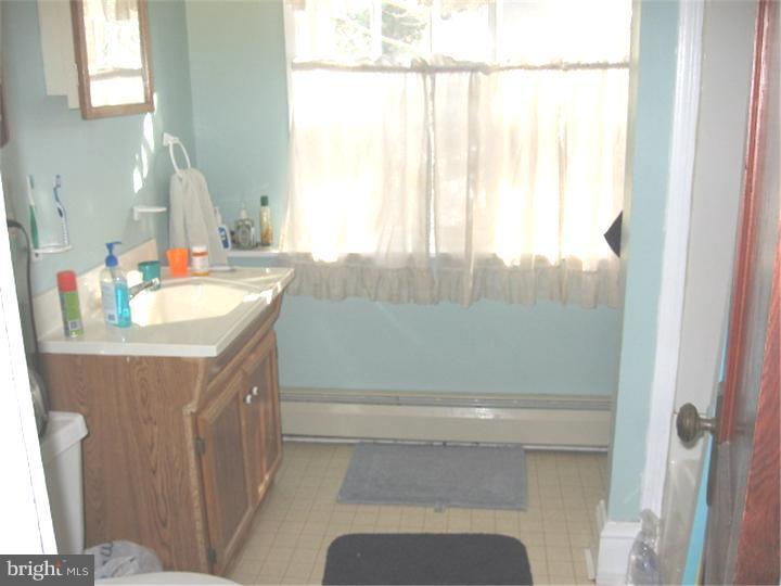 25 Walnut Road Wallingford, PA 19086 - Photo 8 of 17 Bathroom