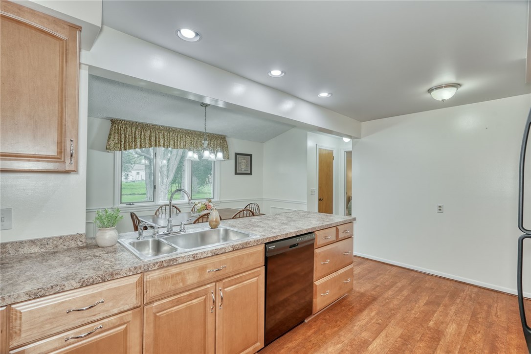 66 Merryhill Drive Rochester, NY 14625 - Photo 14 of 44