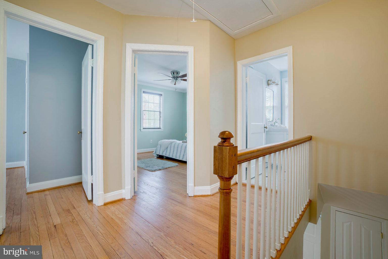 328 Stratford Road Baltimore, MD 21228 - Photo 22 of 39 Upper Level Hallway