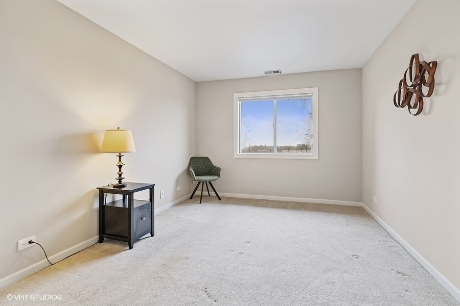 725 West Huntington Commons Road, Unit 416 Mount Prospect, IL 60056 - Photo 8 of 17