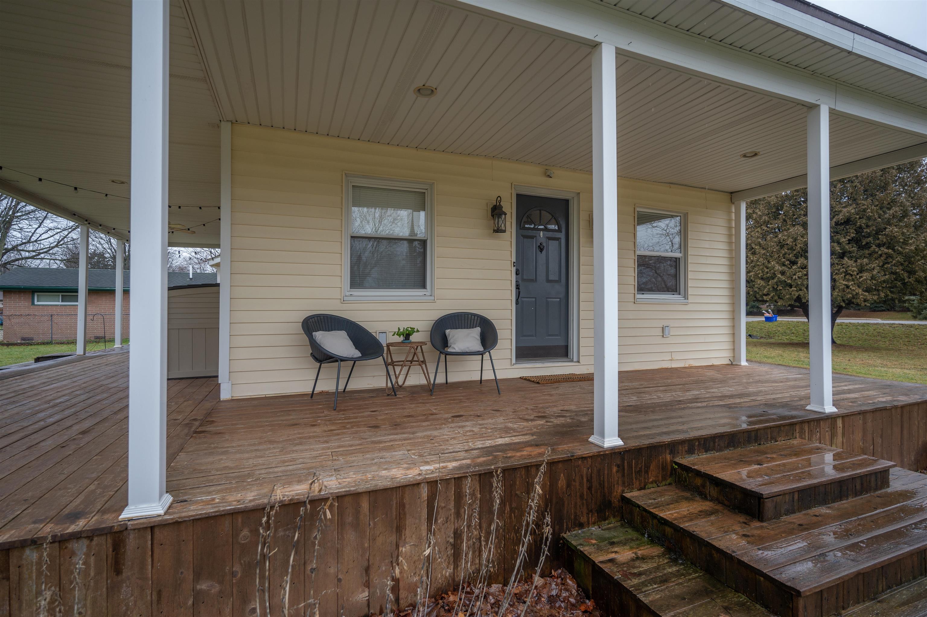 1975 Short Road Saginaw, MI 48609 - Photo 6 of 27 1907583-5.JPG