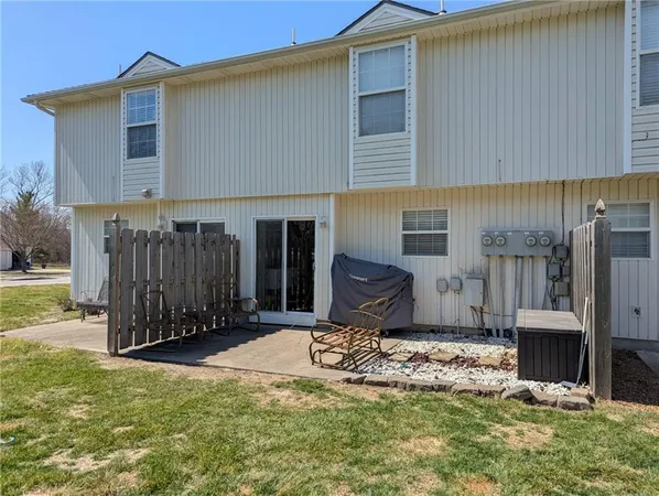 $199,900 | 1415 Southeast Norwood Drive, Lee's Summit, MO 64081