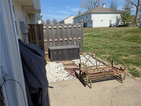 $199,900 | 1415 Southeast Norwood Drive, Lee's Summit, MO 64081