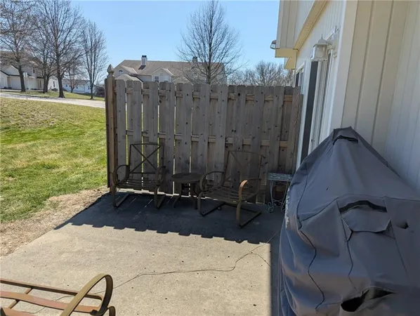 $199,900 | 1415 Southeast Norwood Drive, Lee's Summit, MO 64081