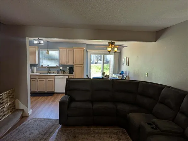 $199,900 | 1415 Southeast Norwood Drive, Lee's Summit, MO 64081