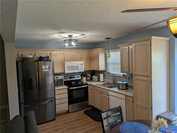 $199,900 | 1415 Southeast Norwood Drive, Lee's Summit, MO 64081