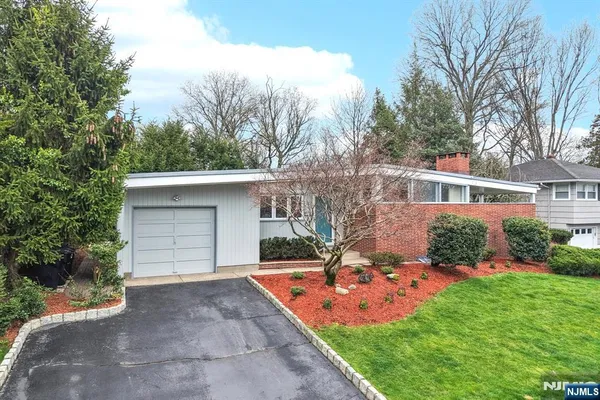 $799,000 | 208 Prospect Avenue, Oradell, NJ 07649