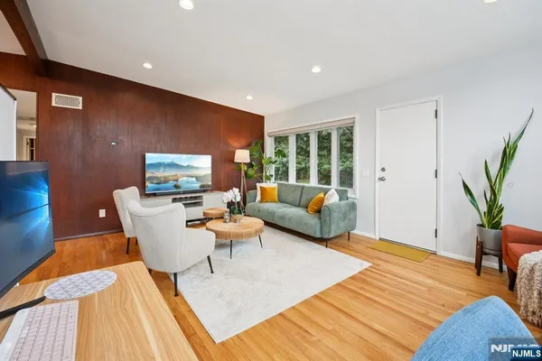 $799,000 | 208 Prospect Avenue, Oradell, NJ 07649