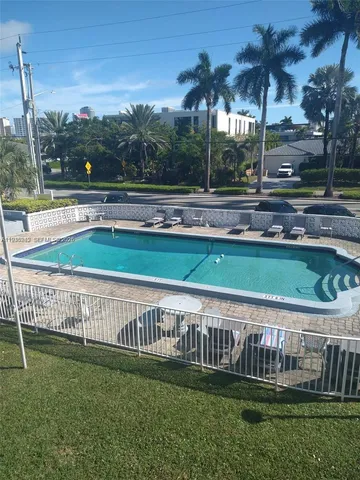 $1,650 | 600 Layne Boulevard, Unit 216, Hallandale Beach, FL 33009