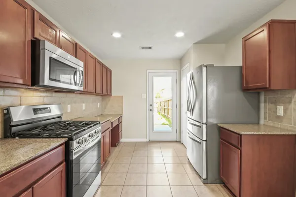 $1,800 | 1223 Grassy View Drive, Houston, TX 77073