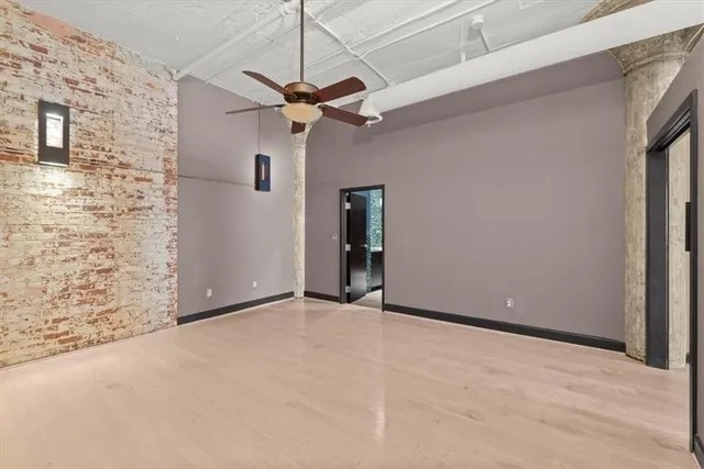 a view of empty room with a ceiling fan