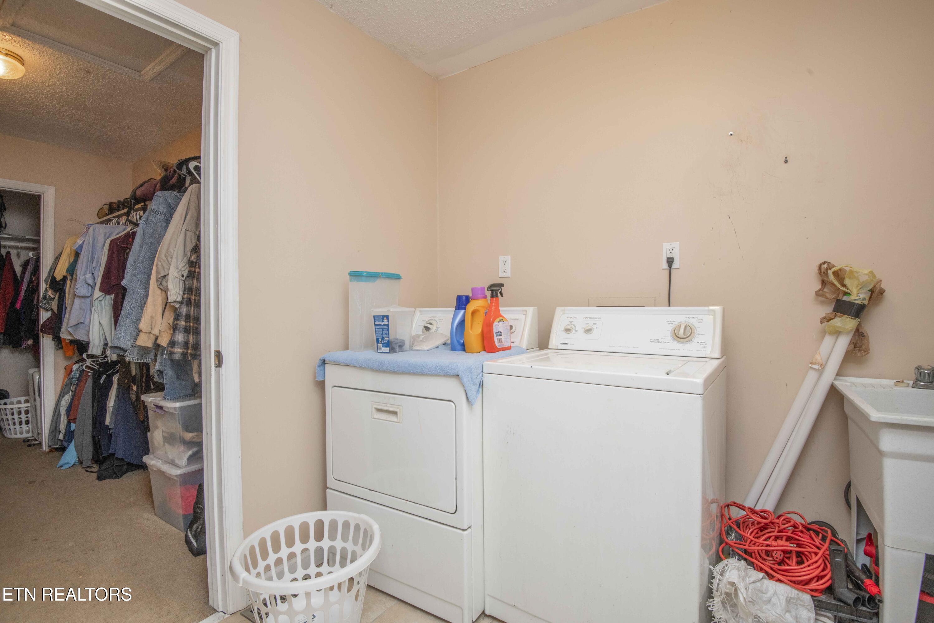 223 White Oak Lane Heiskell, TN 37754 - Photo 16 of 43 laundry_1