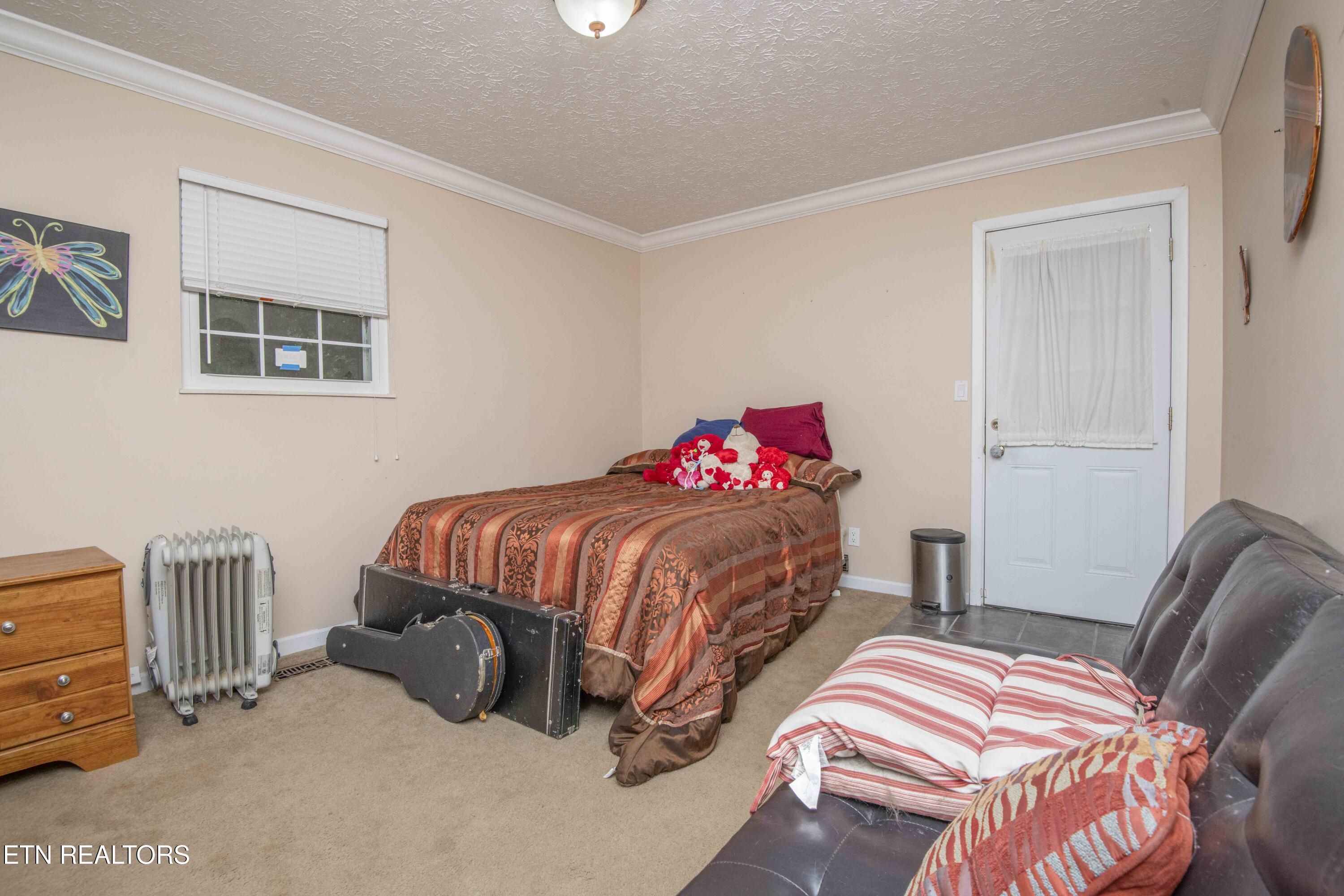 223 White Oak Lane Heiskell, TN 37754 - Photo 19 of 43 bed_1