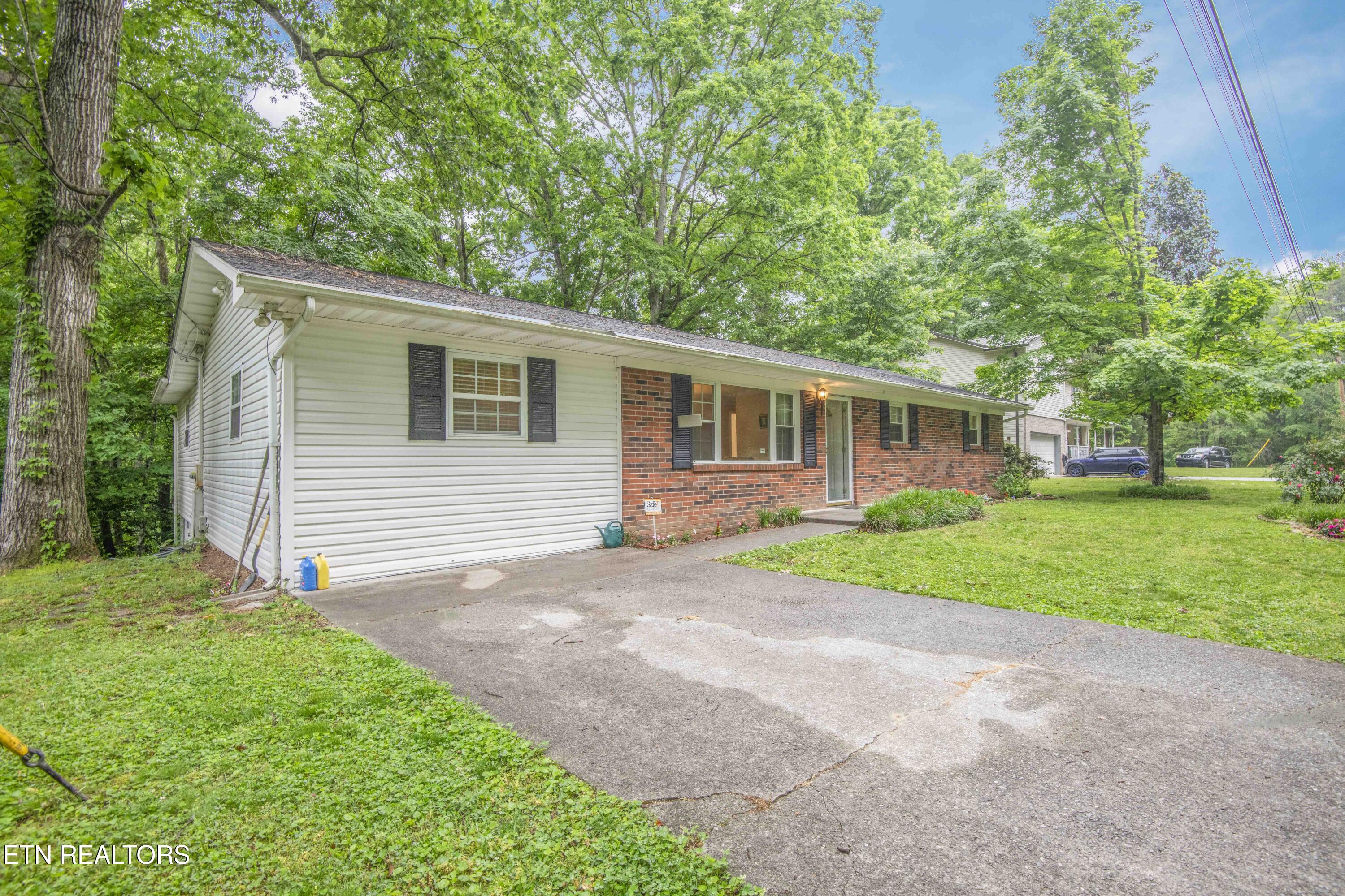 223 White Oak Lane Heiskell, TN 37754 - Photo 34 of 43 exterior 2_1