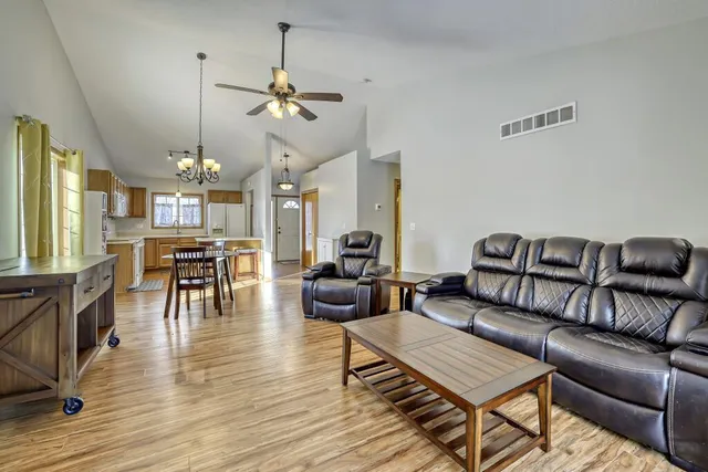 $260,000 | 23712 Belle Court, Hampton, MN 55031