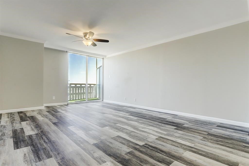 2016 Main Street, Unit 2204 Houston, TX 77002 - Photo 5 of 21 a view of an empty room with a window