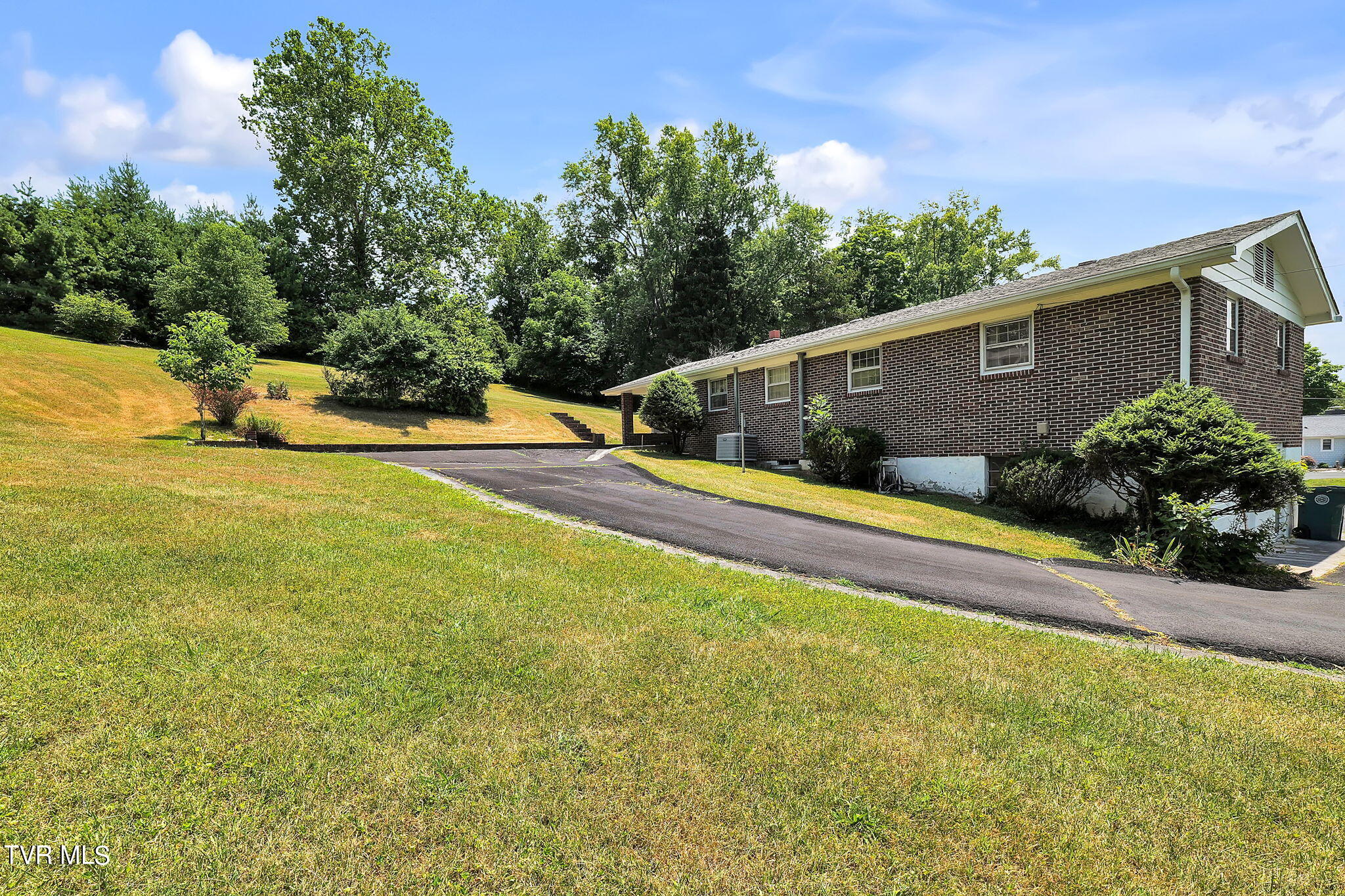 424 Seminole Road Bristol, VA 24201 - Photo 3 of 22 28-web-or-mls-424-seminole-rd