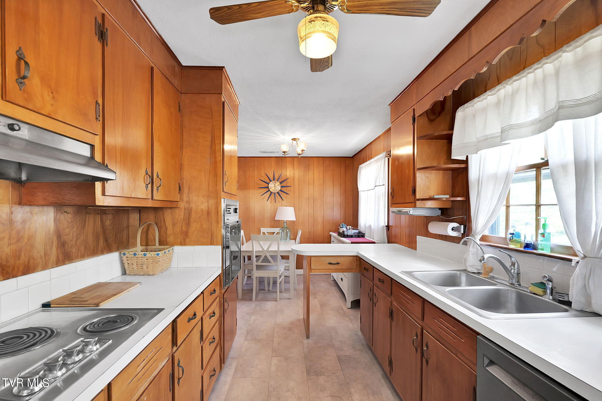 424 Seminole Road Bristol, VA 24201 - Photo 10 of 22 8-web-or-mls-424-seminole-rd