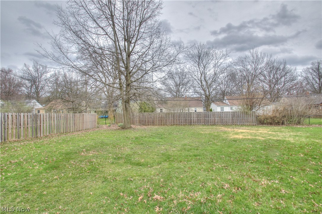 1383 Sunview Road Lyndhurst, OH 44124 - Photo 3 of 34