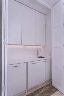 a view of an entryway with a livingroom