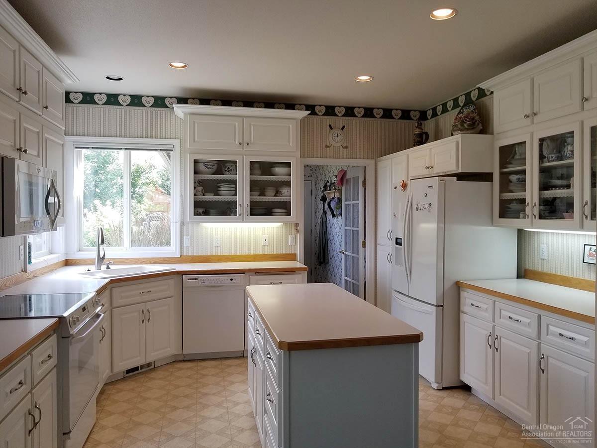 22565 Rickard Road Bend, OR 97702 - Photo 6 of 21 Additional Photo