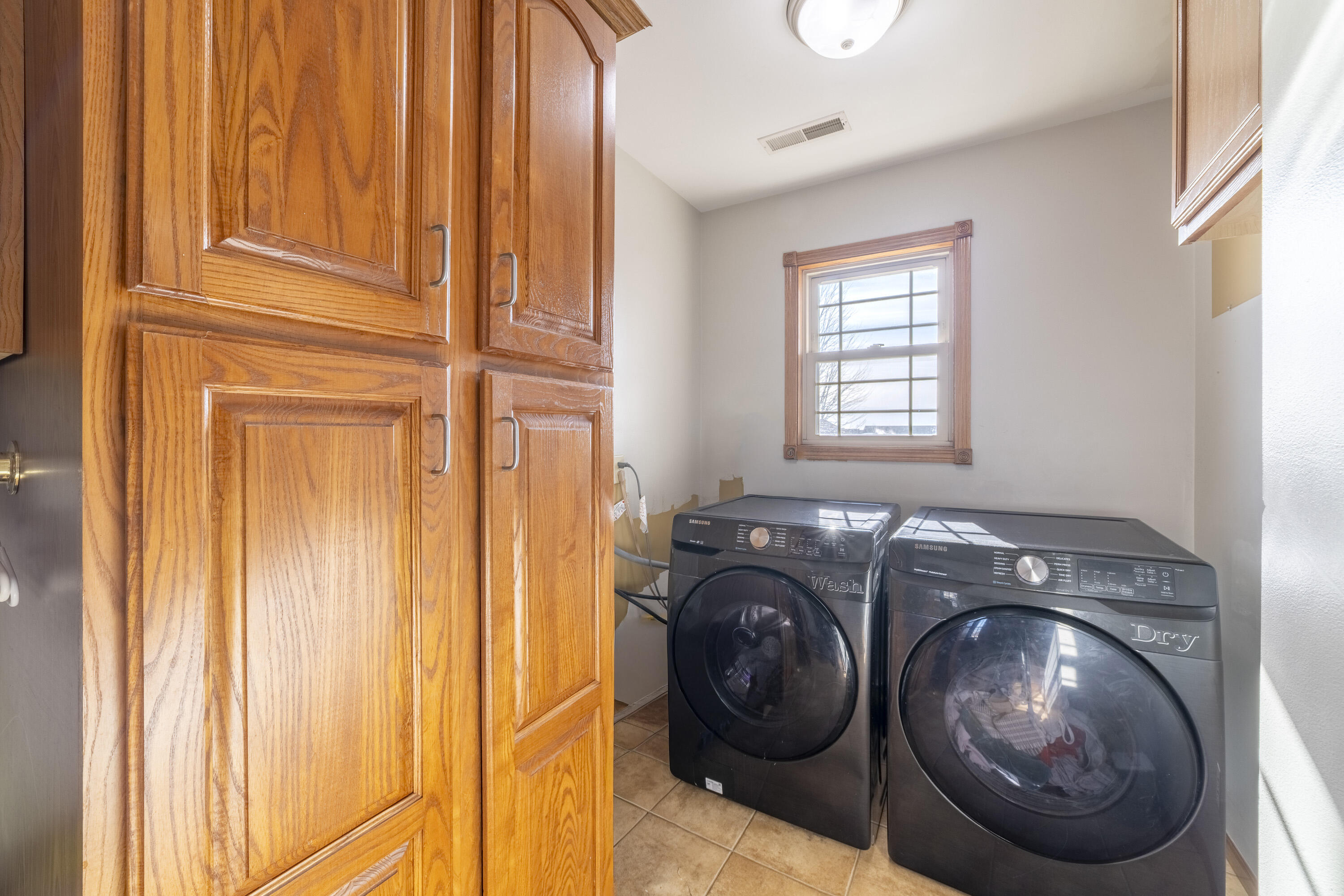 704 Coach Light Lane Lowell, IN 46356 - Photo 25 of 34 a utility room with dryer and washer
