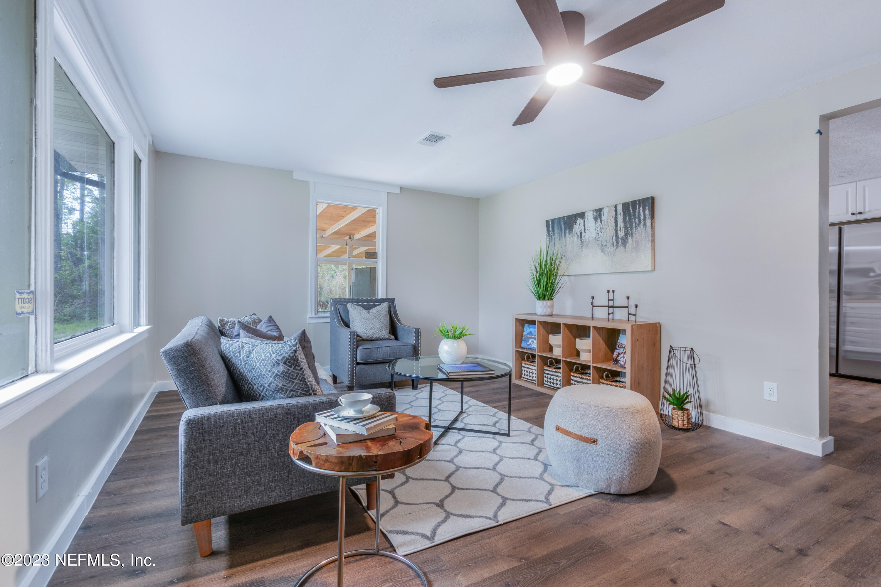 10517 Old Kings Road Jacksonville, FL 32219 - Photo 4 of 25 Living Room