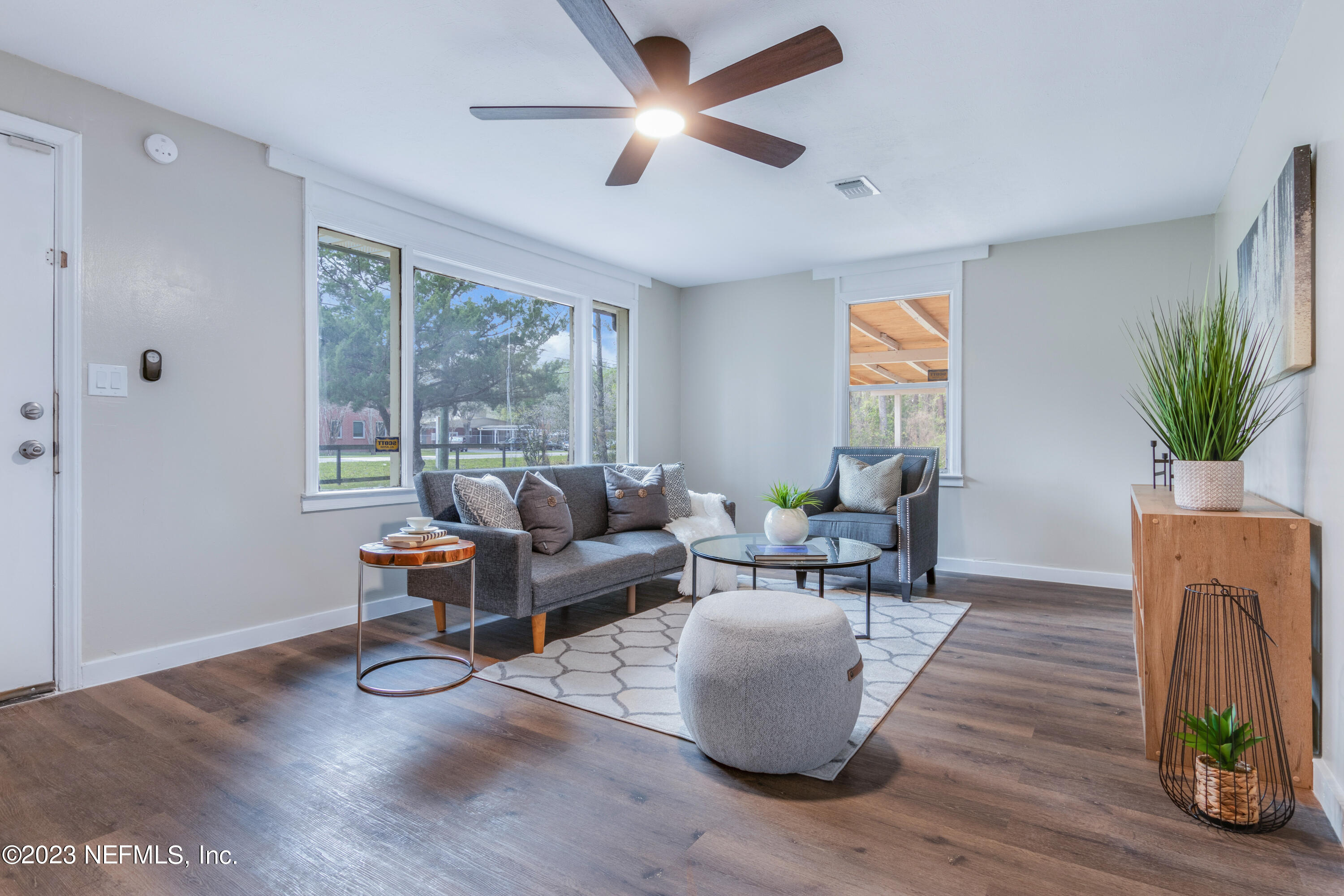 10517 Old Kings Road Jacksonville, FL 32219 - Photo 5 of 25 Living Room