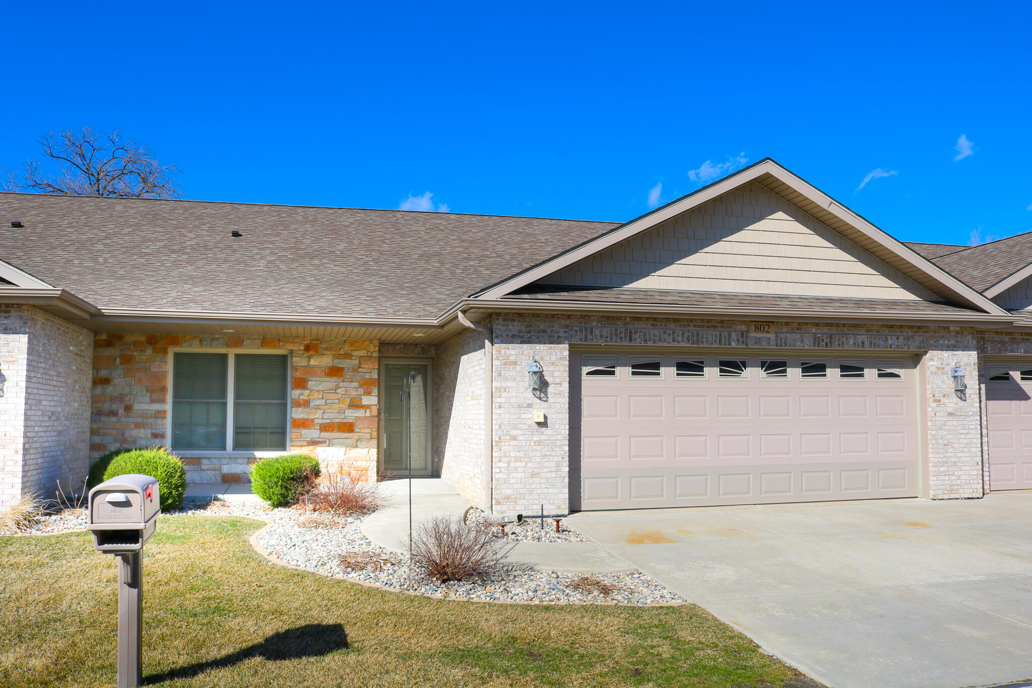 802 Veterans Lane Crown Point, IN 46307 - Photo 1 of 6 2048x1365