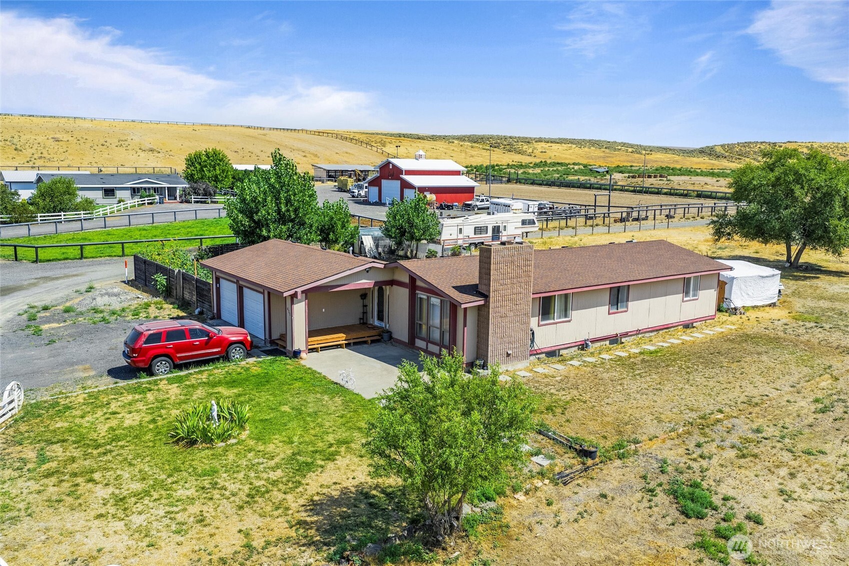 411 North Wahl Road Lind, WA 99341 - Photo 2 of 31 a view of a big room with big yard and large tree