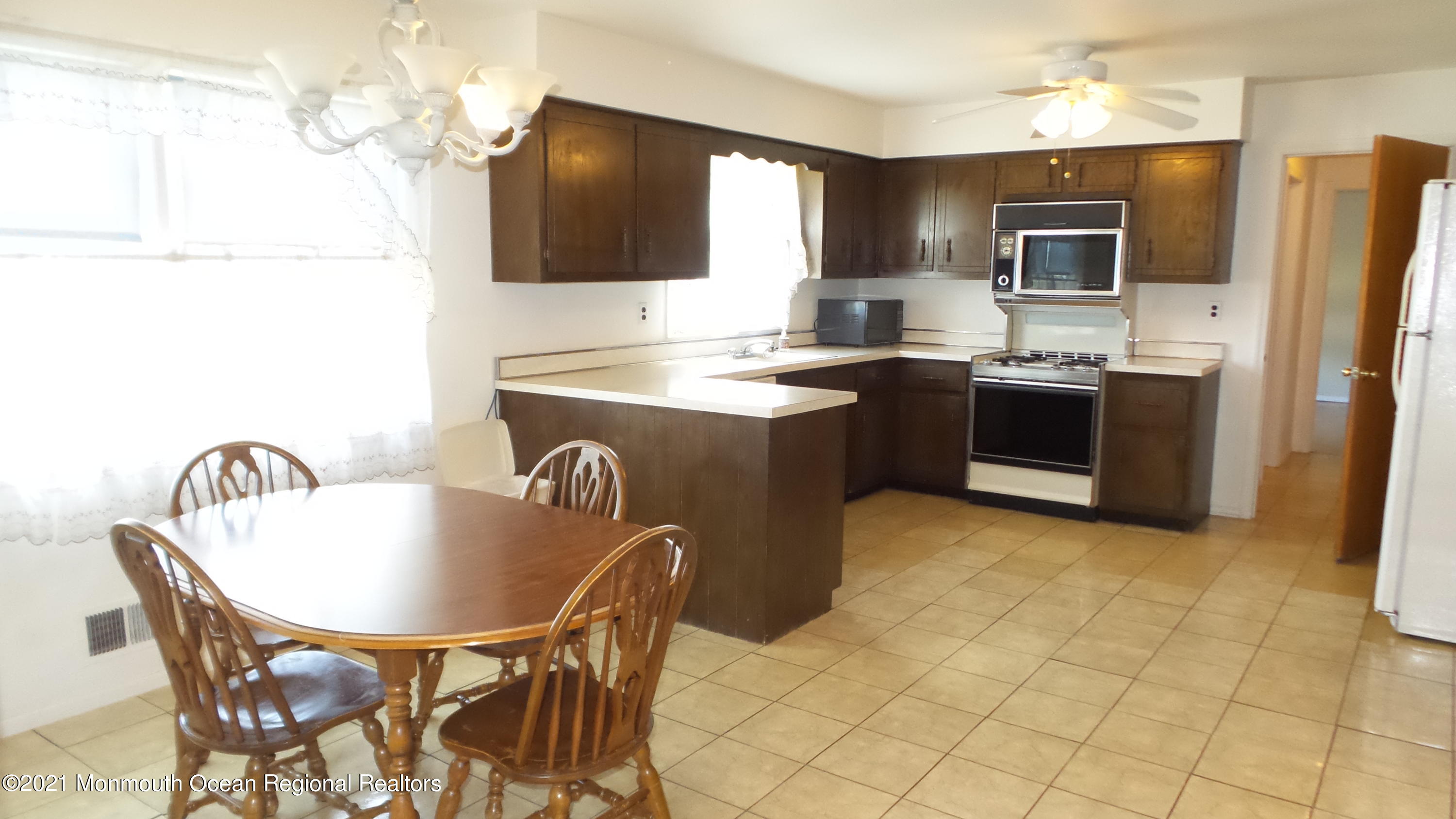 77 Gordons Corner Road Marlboro, NJ 07746 - Photo 13 of 49 20210329_144110