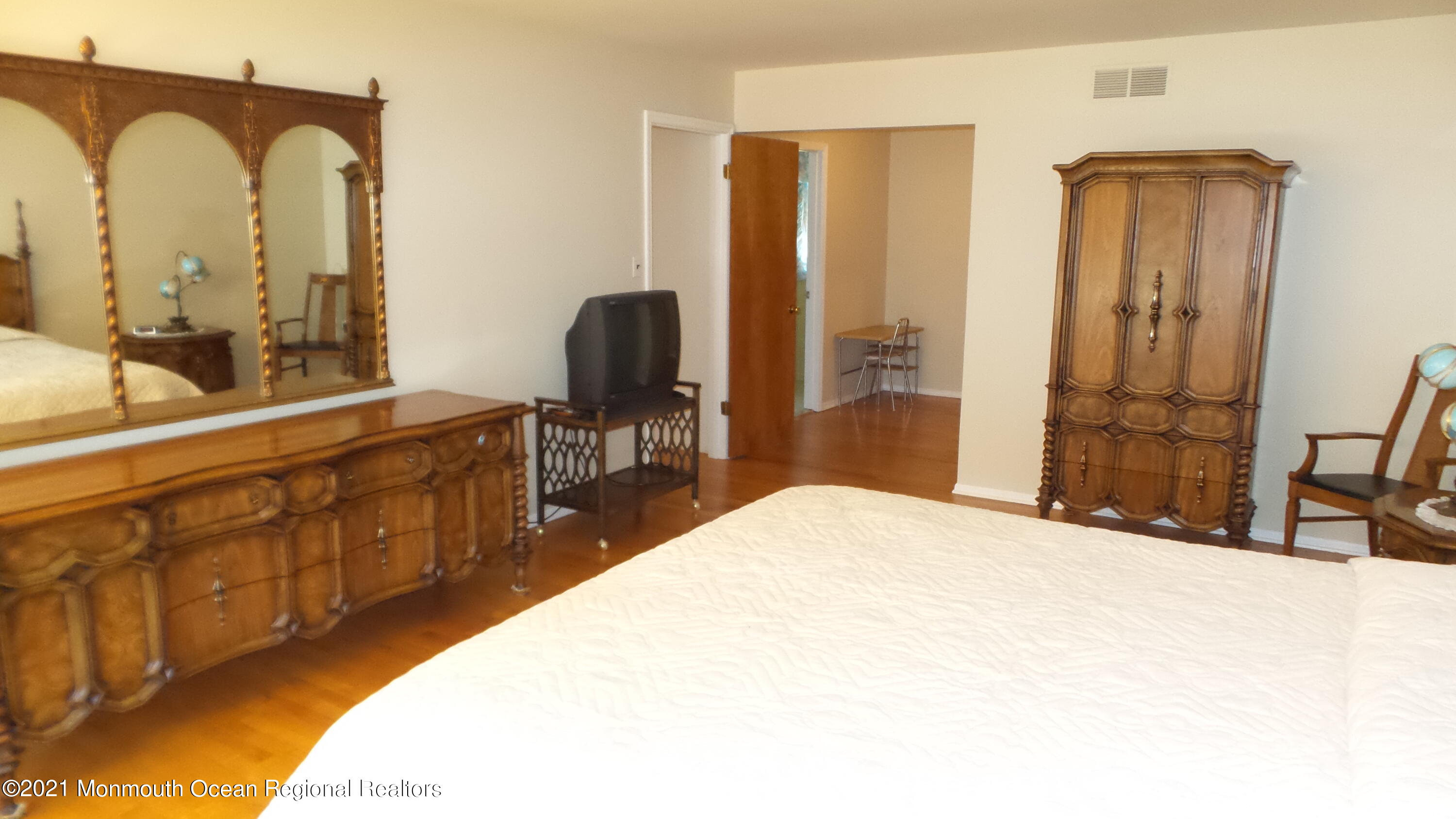 77 Gordons Corner Road Marlboro, NJ 07746 - Photo 20 of 49 20210329_144955