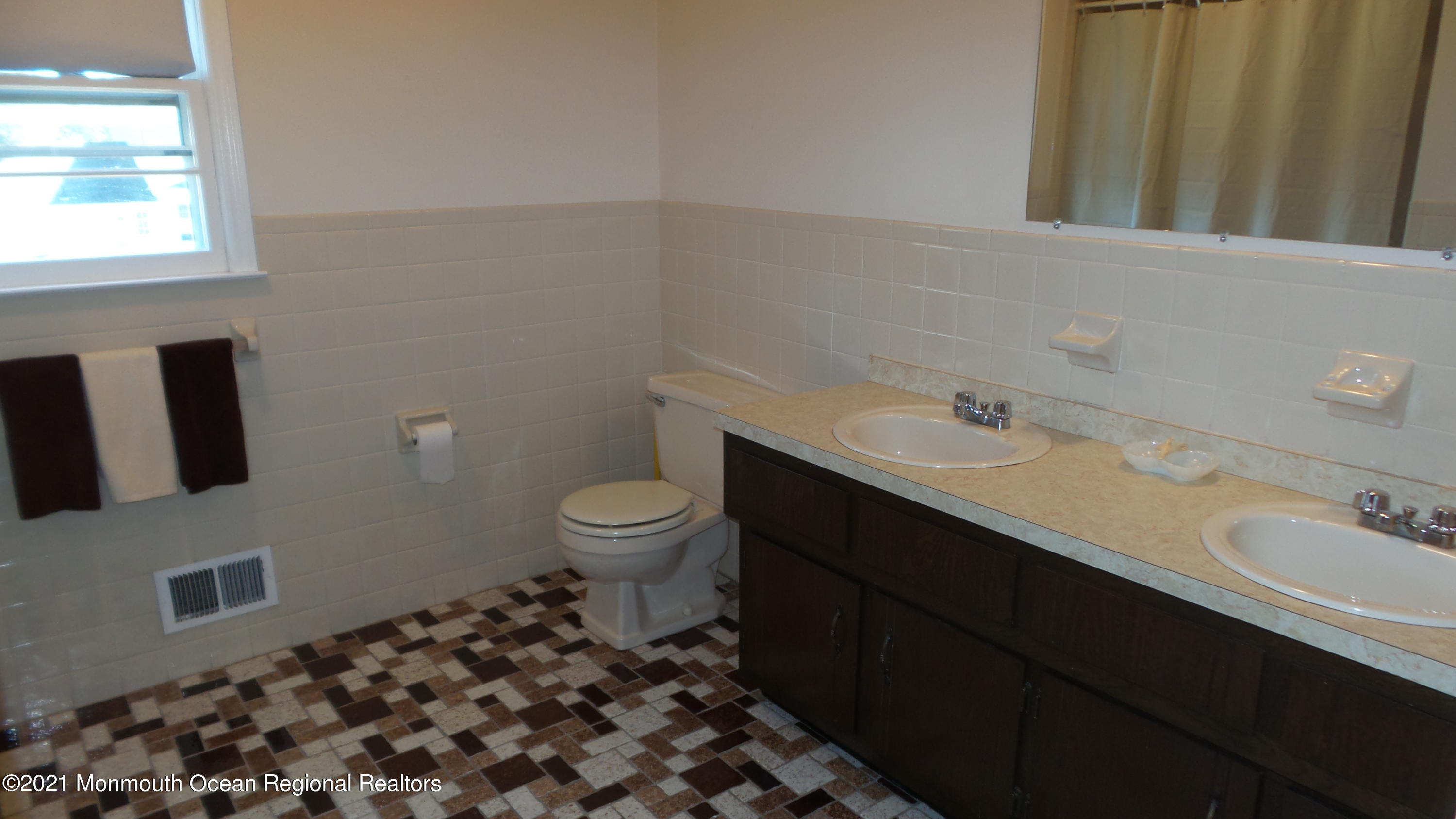 77 Gordons Corner Road Marlboro, NJ 07746 - Photo 28 of 49 20210329_144829